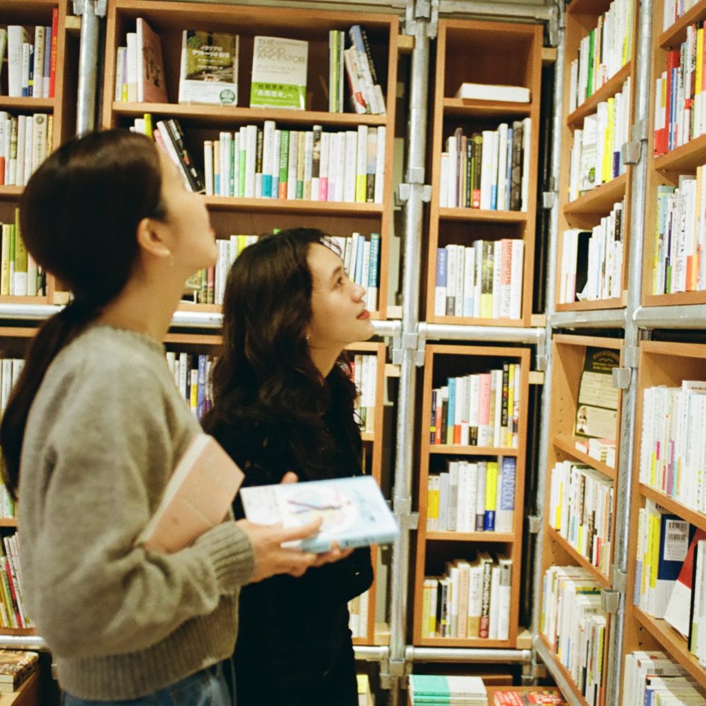 本屋さんで気になるトピックの本をディグる朝　haru.&times;村上由鶴【前編】