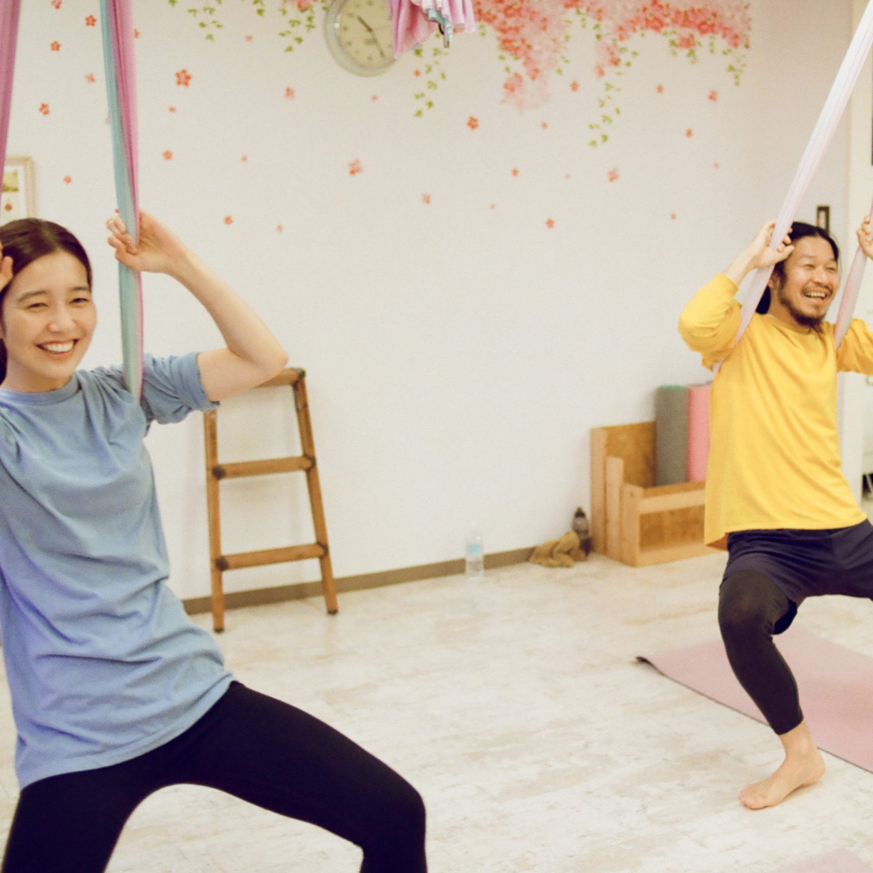 エアリアルヨガで逆さまになる朝　haru.&times;長 賢太郎【前編】