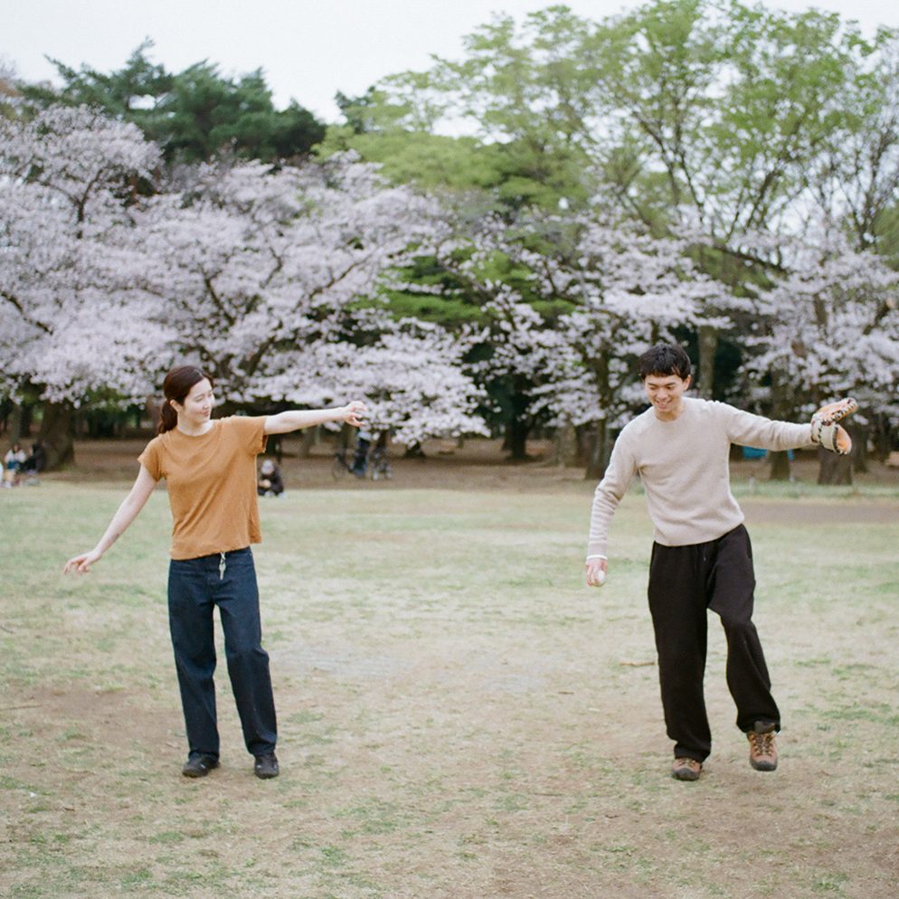 公園でキャッチボールをする朝　haru.&times;玉置周啓【前編】